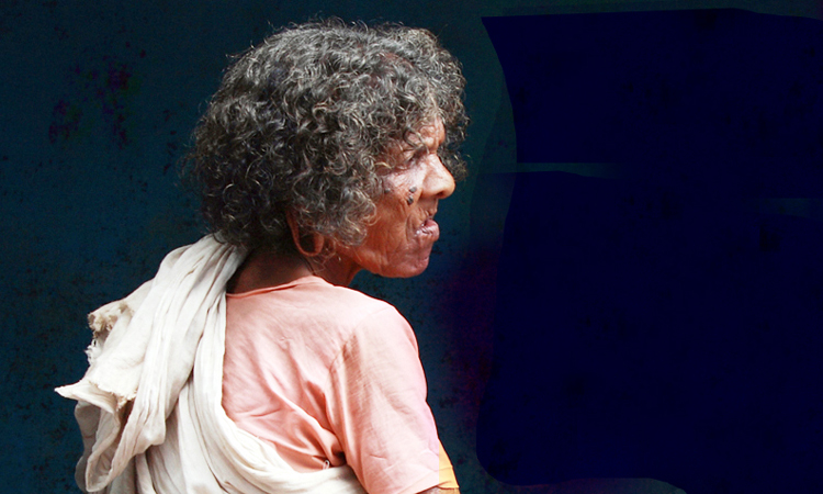 ആ​ദി​വാ​സി സ്ത്രീ​ക​ൾ തൊവരിമല ഭൂമി കൈ​േയറി കുടിൽകെട്ടി