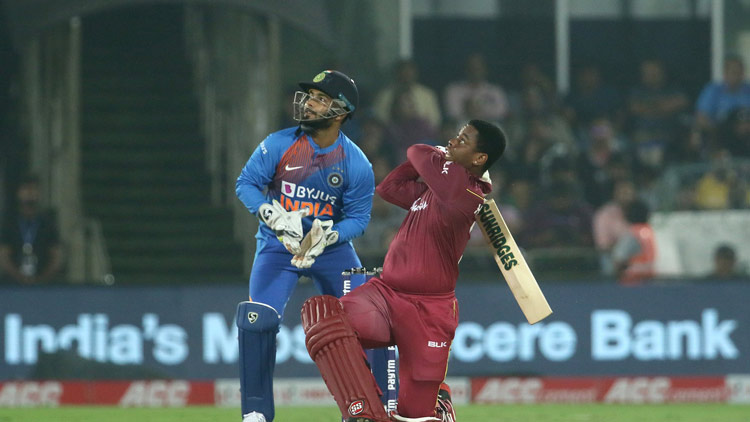 കാര്യവട്ടത്ത് ഇന്ത്യയെ കീഴടക്കി; സൂപ്പർ ജയവുമായി വിൻഡീസ് കാര്യവട്ടത്ത് ഇന്ത്യയെ കീഴടക്കി; സൂപ്പർ ജയവുമായി വിൻഡീസ്