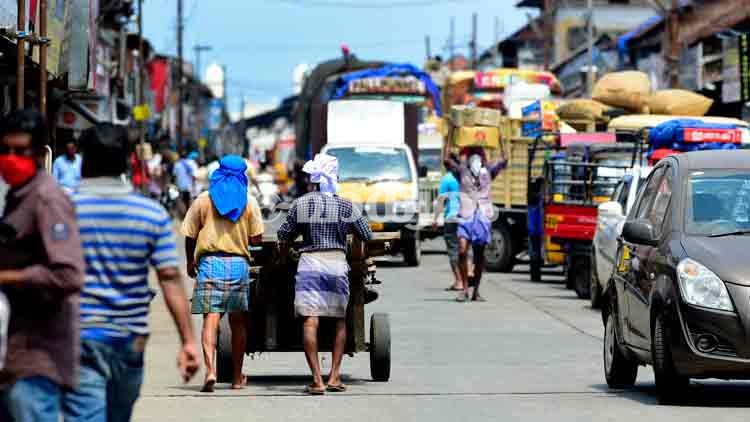 പ്രതിസന്ധി മുറുകുന്നു; തൊഴിലില്ലാപ്പട പെരുകുന്നു