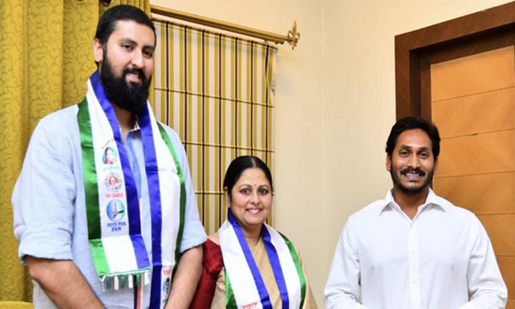 നടി ജയസുധയും മകനും വൈ.എസ്​.ആർ കോൺഗ്രസിൽ ചേർന്നു