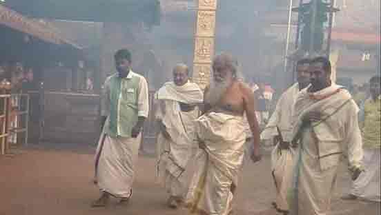 പതിവുതെറ്റിക്കാതെ ഗാനഗന്ധർവൻ; കൊല്ലൂരിൽ 80ാം പിറന്നാളാഘോഷം