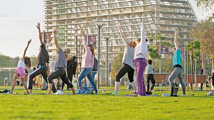 അ​ന്താ​രാ​ഷ്​​ട്ര യോ​ഗ ദി​നാ​ച​ര​ണം:  യു.​എ.​ഇ​യി​ൽ ആ​യി​ര​ങ്ങ​ൾ പ​െ​ങ്ക​ടു​ക്കും