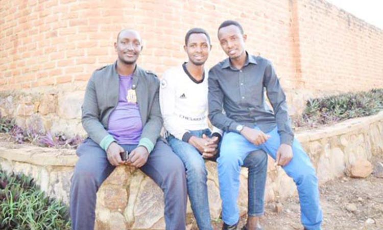 റു​വാ​ണ്ട​ൻ വം​ശ​ഹ​ത്യ​; മാ​താ​പി​താ​ക്ക​ളെ തേ​ടി മ​ക്ക​ൾ