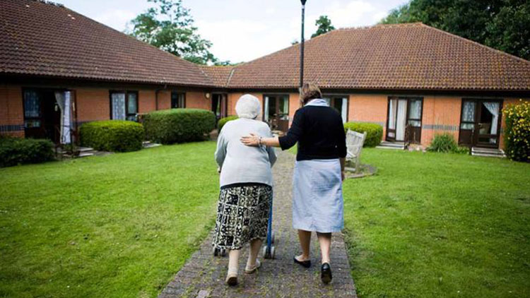 കൊറോണ മരണ നിരക്കിൽ തിരിമറി, യു.കെയിൽ നിന്ന് ഞെട്ടിക്കുന്ന കണക്കുകൾ കൊറോണ മരണ നിരക്കിൽ തിരിമറി, യു.കെയിൽ നിന്ന് ഞെട്ടിക്കുന്ന കണക്കുകൾ