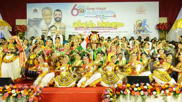 ജോറാക്കുമെന്ന് ഉറപ്പിച്ച് കാഞ്ഞങ്ങാട്; കലയുടെ മഹാമാമാങ്കത്തിന് തുടക്കം VIDEO ജോറാക്കുമെന്ന് ഉറപ്പിച്ച് കാഞ്ഞങ്ങാട്; കലയുടെ മഹാമാമാങ്കത്തിന് തുടക്കം VIDEO