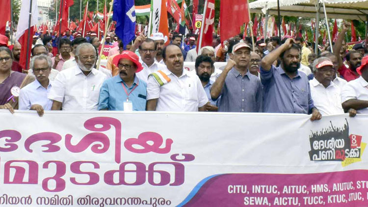 ദേശീയ പണിമുടക്ക്​ പുരോഗമിക്കുന്നു; വാഹനങ്ങൾ തടഞ്ഞു