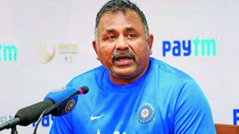 സ​ഹീ​റി​നെ ത​ള്ളി; ഭ​ര​ത്​ അ​രു​ൺ ബൗ​ളി​ങ്​  കോ​ച്ചാ​വും