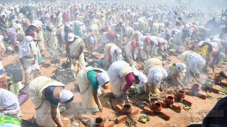 പൊങ്കാലക്ക് ഭക്തജനത്തിരക്ക്; വിദേശികളെ തിരിച്ചയച്ചു