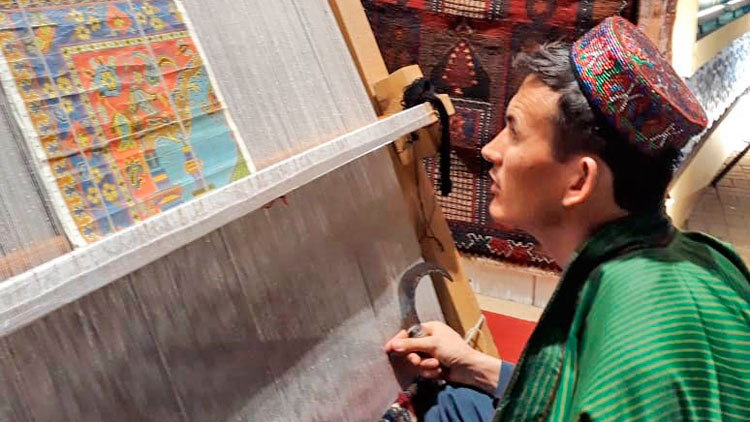 അബ്​ദു നെയ്​തുകൂട്ടുന്നു സുന്ദരമായ നാടോർമകൾ