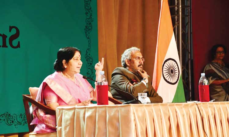 വ്യാ​ജ റി​ക്രൂ​ട്ട്​​മെൻറ്​ ഏ​ജ​ൻ​സി​ക​ൾ​ക്കെ​തി​രെ ജാ​ഗ്ര​ത വേ​ണം –സു​ഷ​മ സ്വ​രാ​ജ്​