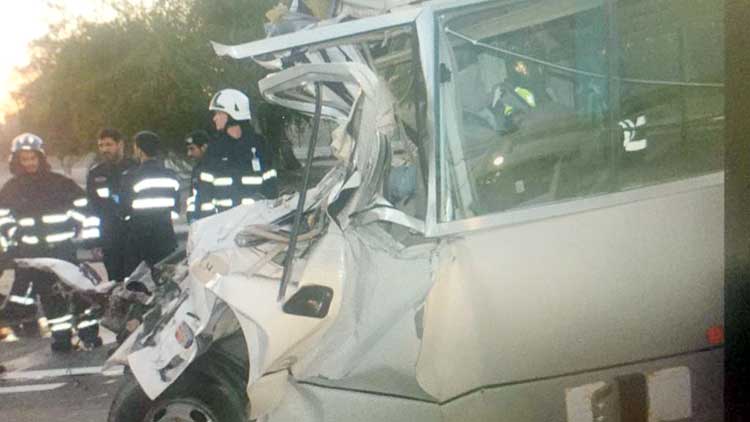 അബൂദബിയിൽ ട്രക്കിന്​ പിന്നിൽ ബസിടിച്ച്​ ആറുപേർ മരിച്ചു