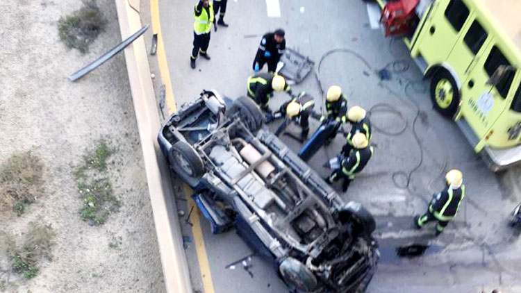 കാർ പാലത്തിൽ നിന്ന് താഴെ റോഡിൽ വീണ്​ ആറ്​ മരണം