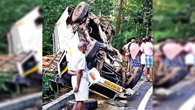 പിക് അപ്​ നിയന്ത്രണം വിട്ട് മറിഞ്ഞു