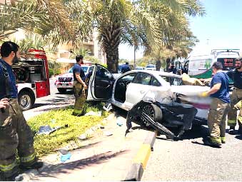 കാ​റു​ക​ള്‍ കൂ​ട്ടി​യി​ടി​ച്ച്​ നാ​ലു​േ​പ​ര്‍ക്കു ഗു​രു​ത​ര പ​രി​ക്ക്​