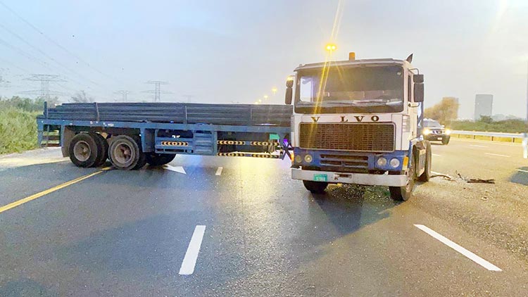 ബസും ലോറിയും കൂട്ടിയിടിച്ച്​ നാലുമരണം 