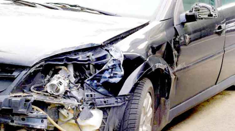 പിക്​-അപ് വാഹനത്തിൽ കാർ ഇടിച്ച് സ്വദേശി യുവാവിന് പരിക്കേറ്റു 