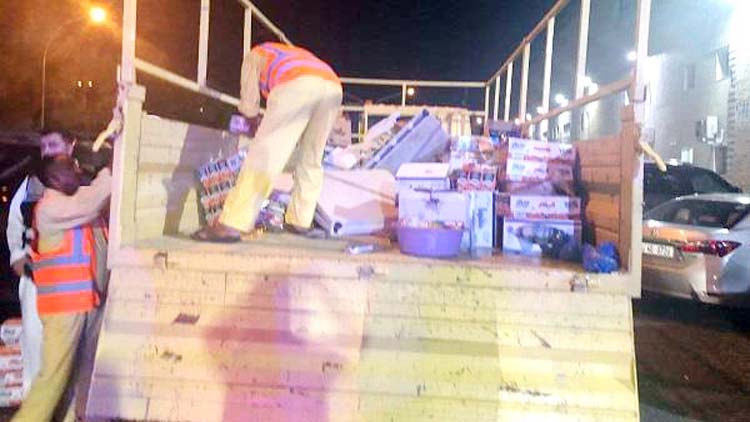 അ​ന​ധി​കൃ​ത ക​ച്ച​വ​ടം:  അ​ഞ്ചു ലോ​റി ഭ​ക്ഷ​ണ​പ​ദാ​ർ​ഥ​ങ്ങ​ൾ പി​ടി​ച്ചെ​ടു​ത്തു