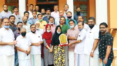 ഉ​ന്ന​ത വി​ജ​യം നേ​ടി​യ വി​ദ്യാ​ർ​ഥി​ക​ളെ ആ​ദ​രി​ച്ചു