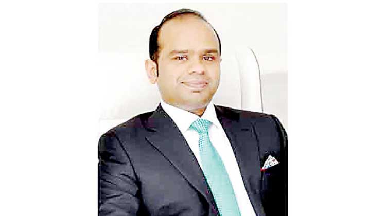 ബു​ദ്ധി​മു​ട്ട​നു​ഭ​വി​ക്കു​ന്ന പ്ര​വാ​സി​ക​ൾ​ക്ക്​ സാ​ന്ത്വ​ന​മാ​യി അ​ദീ​ബ് അ​ഹ​മ്മ​ദ്​