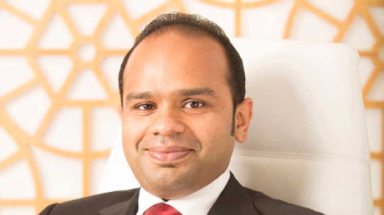 അദീബ്​ അഹമ്മദി​െൻറ കാരുണ്യ ഫണ്ടിൽനിന്ന്​ ഭക്ഷണക്കിറ്റുകൾ നൽകി