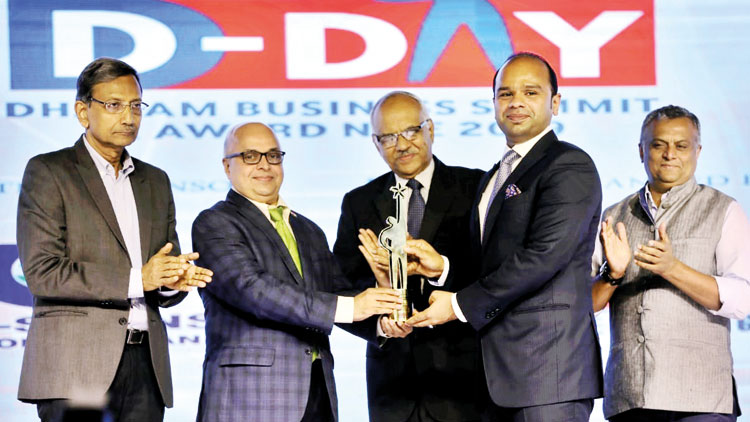 അ​ദീ​ബ് അ​ഹ​മ്മ​ദി​ന് എ​ൻ.​ആ​ർ.​​െഎ ബി​സി​ന​സ്മാ​ൻ പു​ര​സ്കാ​രം