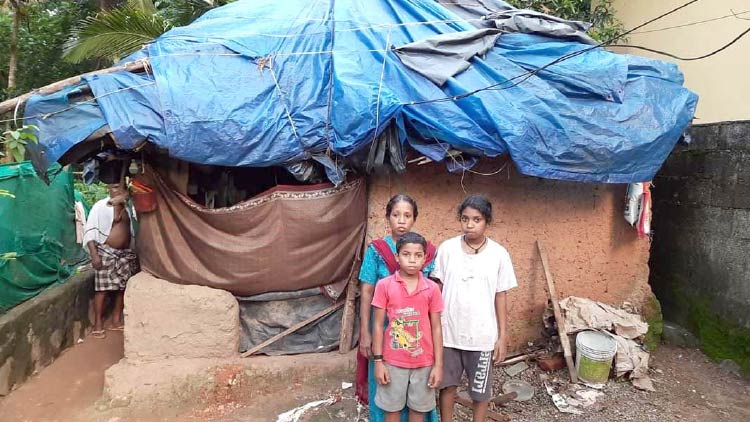 മൺകുടിൽ നിലംപൊത്തരുതേയെന്ന പ്രാർഥനയുമായി നിരാലംബ കുടുംബം