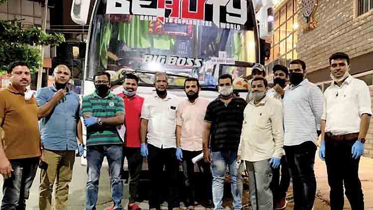 ബംഗളൂരുവിൽനിന്ന്​ 1200 ഓളം പേ​​രെ നാ​ട്ടി​ലെ​ത്തി​ച്ച് എ.​ഐ.​കെ.​എം.​സി.​സി