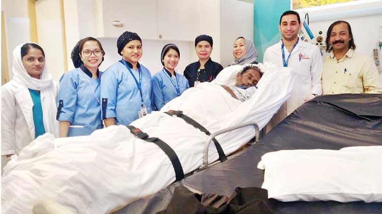 കി​ട​പ്പി​ലാ​യ ആ​ന്ധ്ര സ്വ​ദേ​ശി​യെ എ​യ​ർ ആം​ബു​ല​ൻ​സ് ​വി​മാ​ന​ത്തി​ൽ നാ​ട്ടി​ലെ​ത്തി​ച്ചു