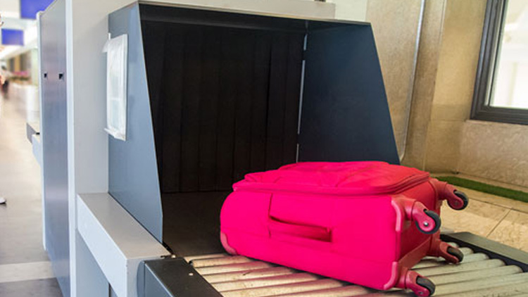 വെടിയുണ്ടകളുമായി യാത്രികൻ വിമാനത്താവളത്തിൽ പിടിയിൽ വെടിയുണ്ടകളുമായി യാത്രികൻ വിമാനത്താവളത്തിൽ പിടിയിൽ