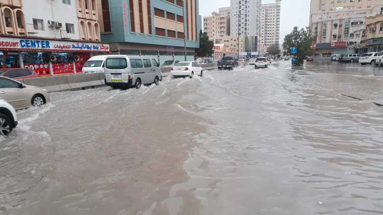 രാ​ജ്യ​ത്ത് പ​ല​യി​ട​ത്തും ശ​ക്ത​മാ​യ മ​ഴ