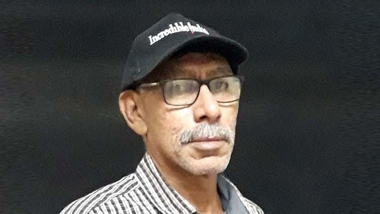 അ​ഖു​മൂ​സ​ക്ക്​ എ​ര​ഞ്ഞോ​ളി​യി​ൽ പോ​ക​ണം;  ആ ​ഖ​ബ​റി​ങ്ക​ൽ ഒ​രു സ​ലാം പ​റ​യ​ണം