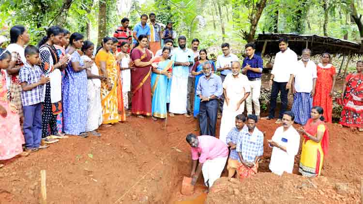 കുറ്റിയടുക്കത്ത് നന്ദന കൃഷ്ണക്കുള്ള അക്ഷരവീടിന് തറക്കല്ലിട്ടു കുറ്റിയടുക്കത്ത് നന്ദന കൃഷ്ണക്കുള്ള അക്ഷരവീടിന് തറക്കല്ലിട്ടു