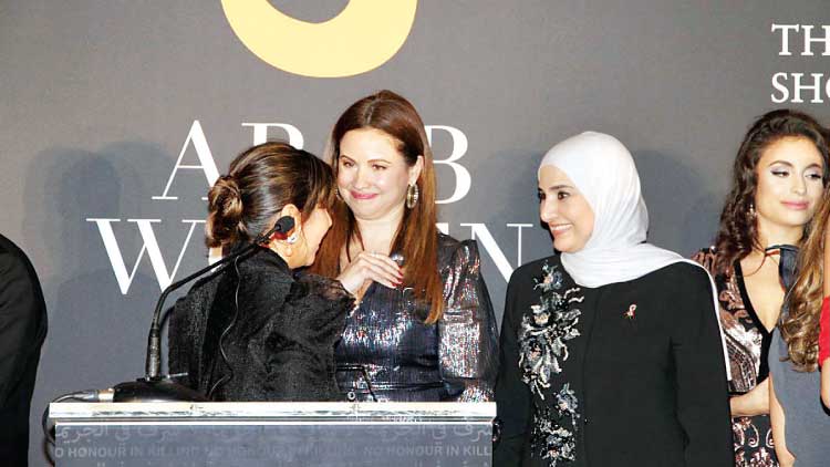 മ​ന്ത്രി മ​ര്‍യം അ​ല്‍ അ​ഖീ​ലി​ന്​ അ​റ​ബ് വു​മ​ണ്‍ ഫൗ​ണ്ടേ​ഷ​െൻറ ആ​ദ​രം