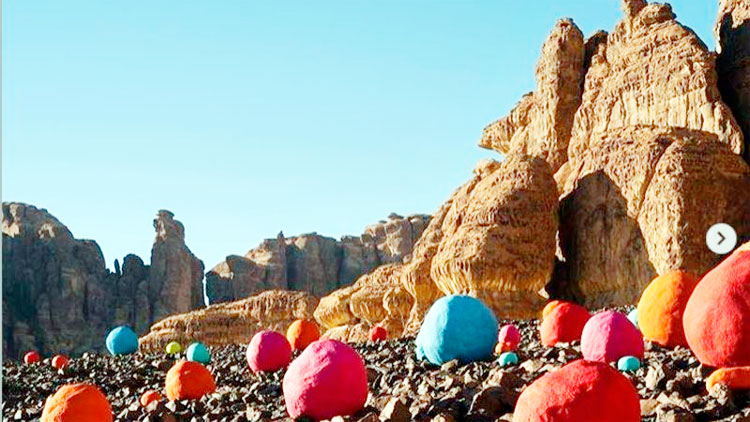 വ​ർ​ണ​ശ​ബ​ളി​മ​യി​ൽ അ​ൽ​ഉ​ല ത്വ​ൻ​തൂ​റ  ശീ​ത​കാ​ലോ​ത്സ​വം തു​ട​രു​ന്നു