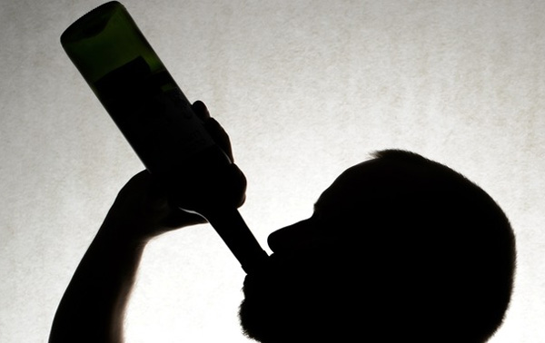 എ​യ്​​ഡ്​​സി​െ​ന​ക്കാ​ൾ മാ​ര​കം മ​ദ്യ​പാ​നം