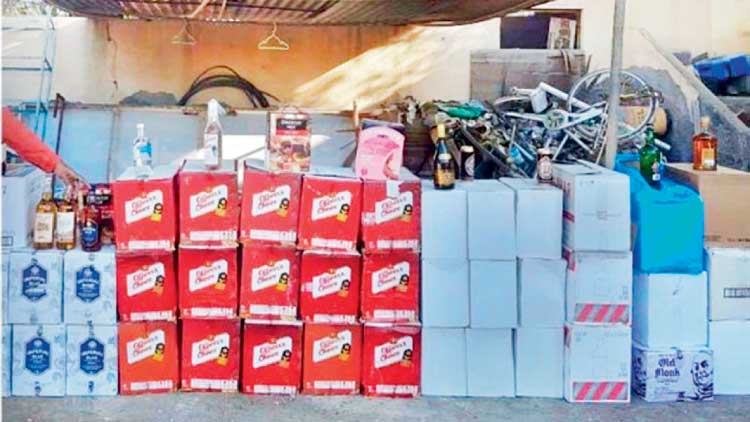 അ​ന​ധി​കൃ​ത മ​ദ്യ​ക്ക​ച്ച​വ​ടം: വി​ദേ​ശി​ക​ൾ അ​റ​സ്​​റ്റി​ൽ