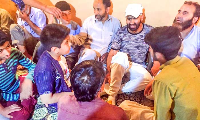 അലിയെത്തി, നഷ്​ടങ്ങളുടെ ഖബർസ്​ഥാനിൽ