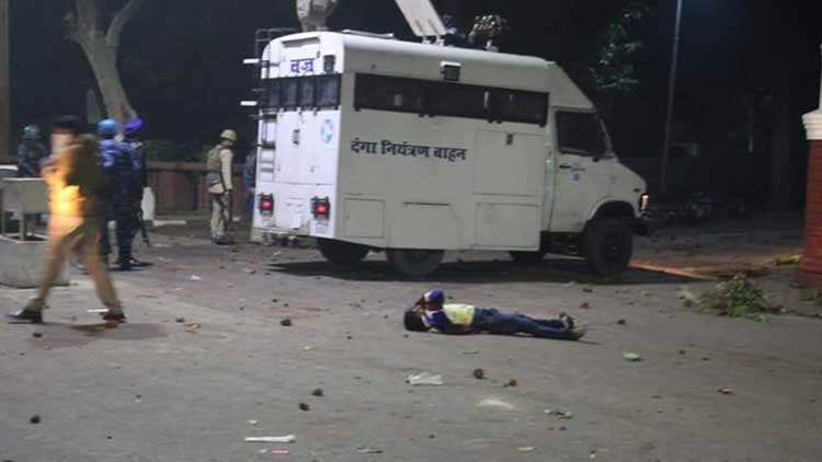 അ​ലീ​ഗ​ഢി​ൽ ന​ട​ന്ന​ത്​ ​പൊ​ലീ​സ്​ ന​ര​നാ​യാ​​ട്ടെ​ന്ന്​ പ്ര​മു​ഖ​ർ