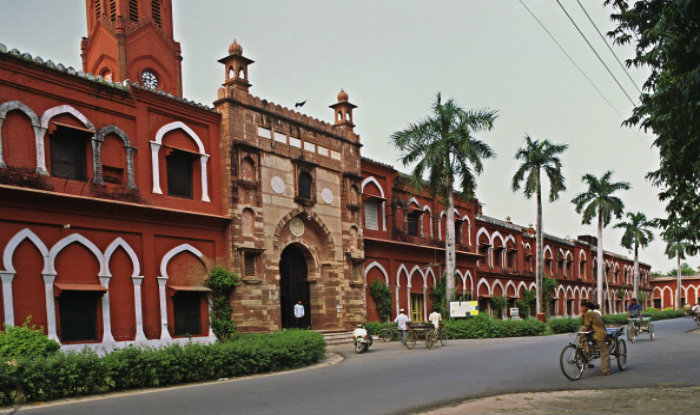 അലീഗഢ്:​ വി.സിയുടെയും രജിസ്​ട്രാറുടെയും  രാജിക്ക്​ വിദ്യാർഥികളുടെ മുറവിളി