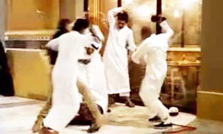 അ​ൽ​കൂ​ത്ത്​ മാ​ളി​ൽ ജീ​വ​ന​ക്കാ​ർ​ക്ക്​ മ​ർ​ദ​നം: യു​വാ​ക്ക​ളെ തി​ര​യു​ന്നു