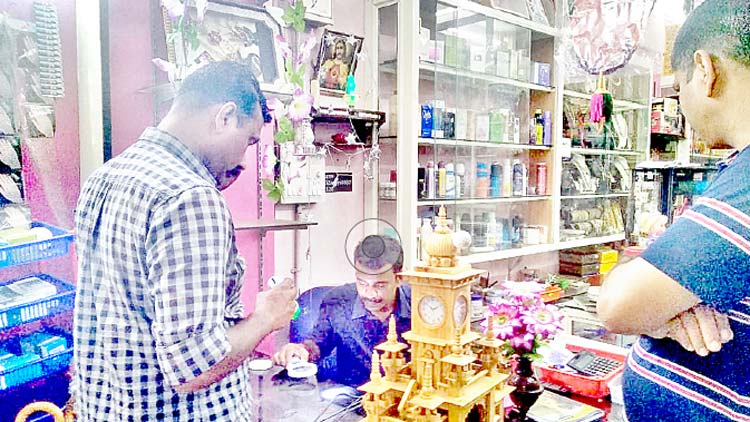 നാല്​ കടയിൽ മോഷണം