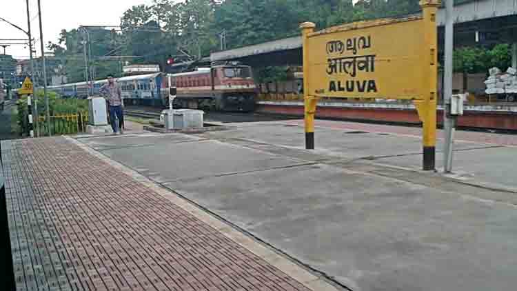 എറണാകുളത്ത്​ സ്​ഥിതി സങ്കീർണം; ആലുവയിൽ ഉറവിടമറിയാത്ത​ കോവിഡ്​ കേസുകൾ കൂടുന്നു