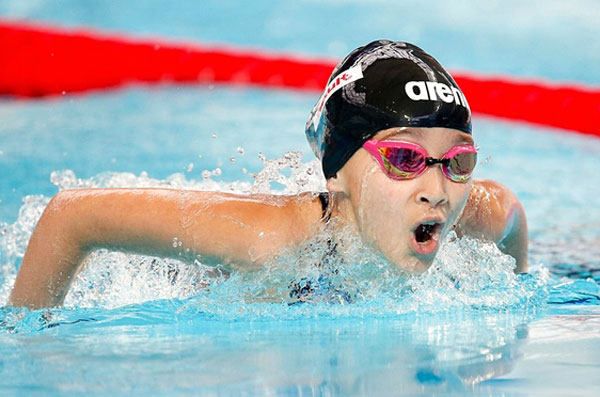 ഓളപ്പരപ്പില്‍ മനംകവര്‍ന്ന് 10 വയസ്സുകാരി