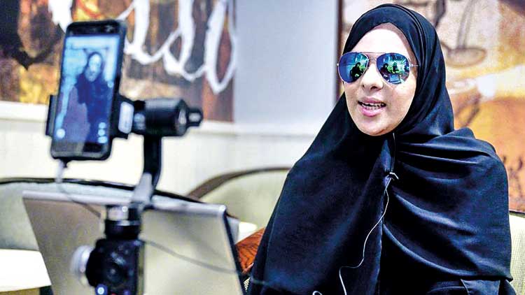 കാ​ണാ​ത്ത കാ​ഴ്ച്ച​ക​ൾ​ക്ക് ഖ​ൽ​ബ് കൊ​ണ്ടൊ​രു താ​രാ​ട്ട്