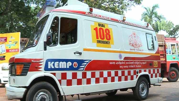 ഓടുന്ന ആംബുലൻസിൽനിന്ന്​ തെറിച്ചുവീണ നഴ്സിന് പരിക്ക്