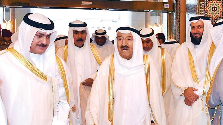 പ്ര​മു​ഖ​രെ​ല്ലാം പെ​രു​ന്നാ​ൾ ന​മ​സ്​​കാ​രം നി​ർ​വ​ഹി​ച്ച​ത്  മ​സ്​​ജി​ദു​ൽ ക​ബീ​റി​ൽ