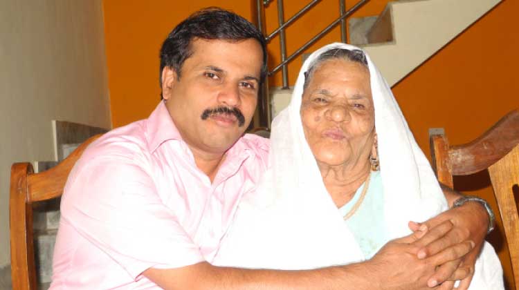 മ​ന​സ്സി​ലി​പ്പോ​ഴും മു​ഴ​ങ്ങു​ന്നു ക​തി​ന​വെ​ടി​യൊ​ച്ച​യും അ​ത്താ​ഴം മു​ട്ടും