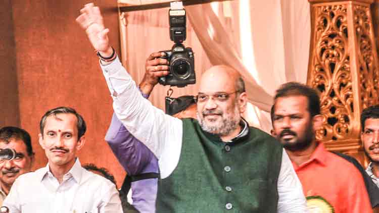 കമാ​ൻഡോകളുടെ നിഴലിൽ അമിത്​ ഷാ