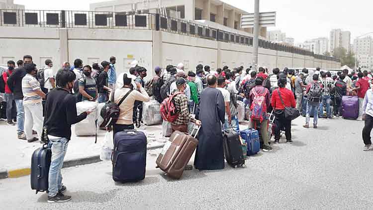 പൊതുമാപ്പ്​: രജിസ്​ട്രേഷൻ കേന്ദ്രങ്ങളിൽ വൻ തിരക്ക്​