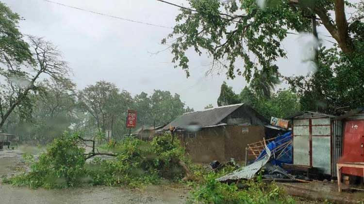 അംപൻ: കോവിഡിനേക്കാൾ വലിയ ദുരന്തമെന്ന്​ മമത; മരണം 14 ആയി